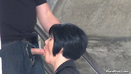 Отсос в подъезде