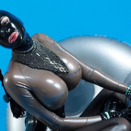 Огромные сиськи в латексе