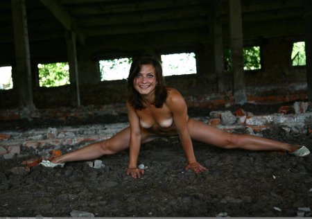 Гибкая девушка