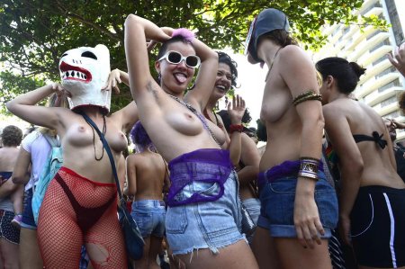 Фестиваль голых