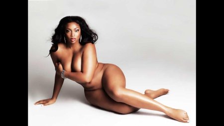 Модели плюс сайз голые