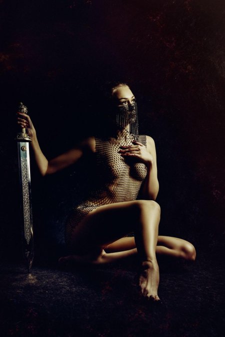 Девушка в кольчуге