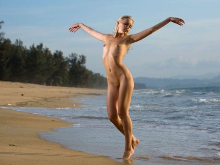 Девушка на пляже