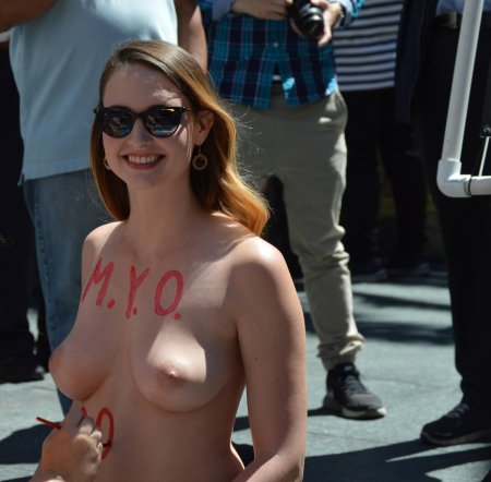 Голая активистка портленд