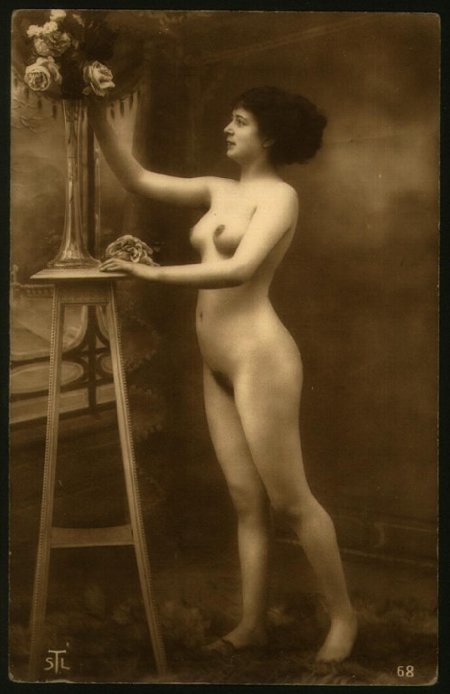 Красивые голые женщины века