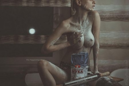 Голые девушки в муке