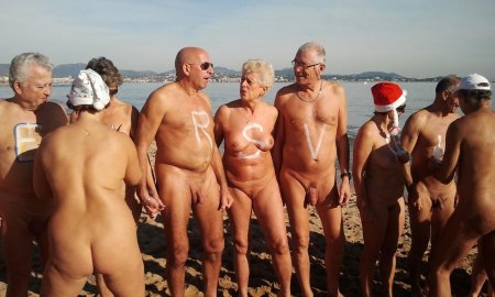 Семейный отдых голышом