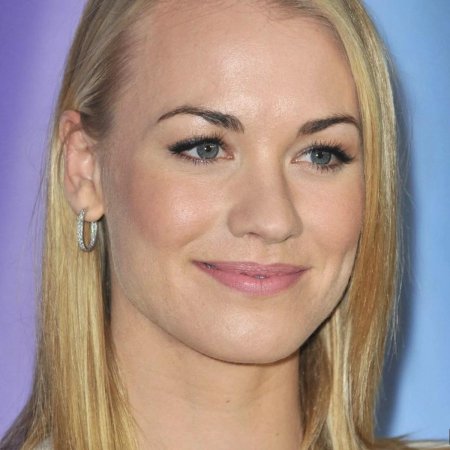Yvonne strahovski