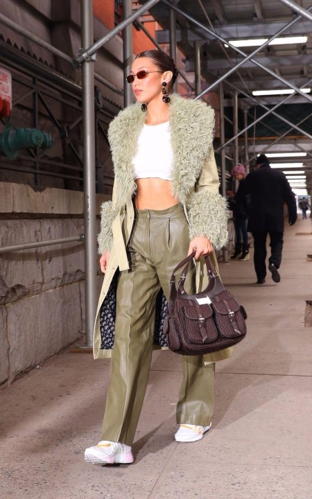 Белла хадид с сумкой марк якобс