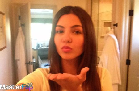 Виктория джастис домашние селфи