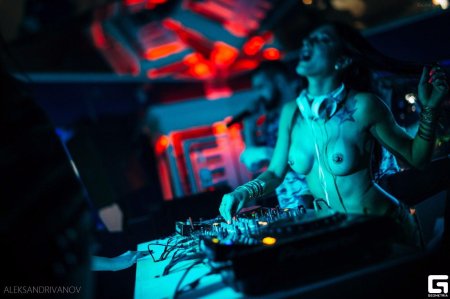 Музыкальный диджей