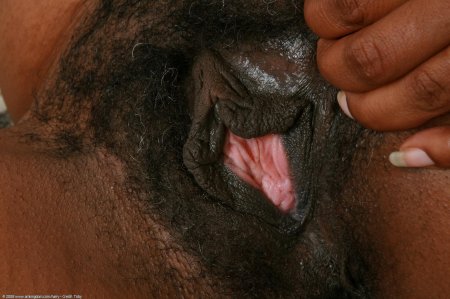 Черная волосатая вагина