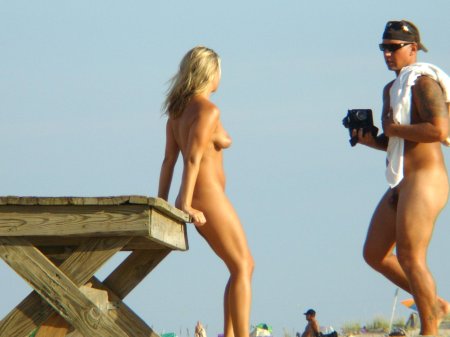 Голые девушки на отдыхе