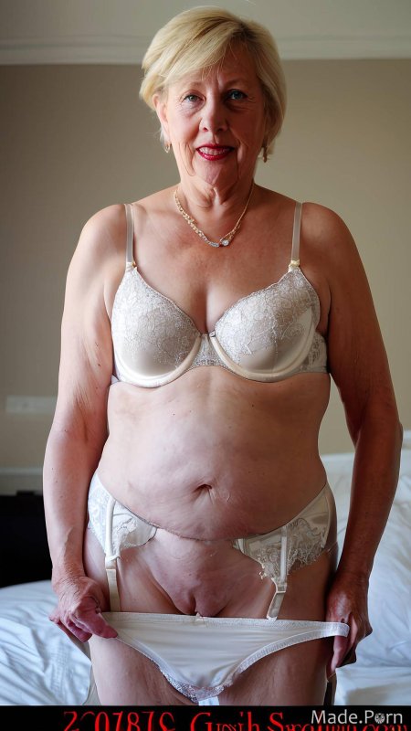 Голые бабушки позируют