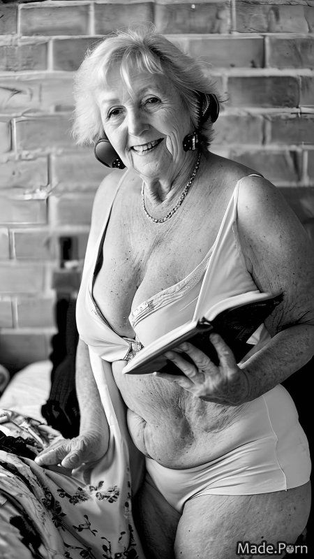 Голая бабушка