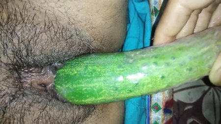 Огурец большой