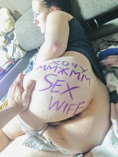 Унизительные надписи на голых