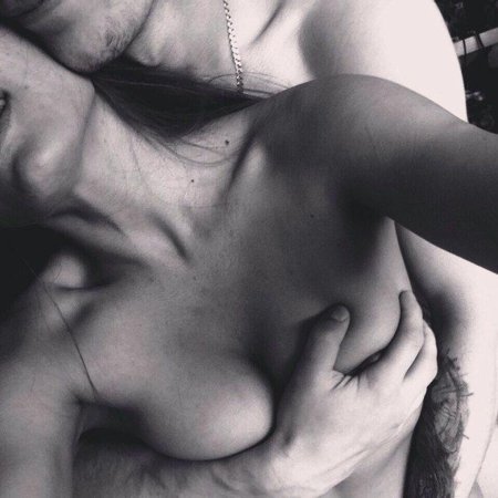 Эротическая фотосессия пары селфи