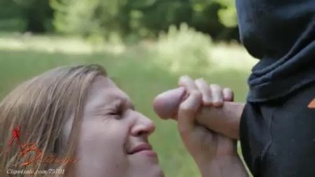 Отсосала незнакомцу на улице