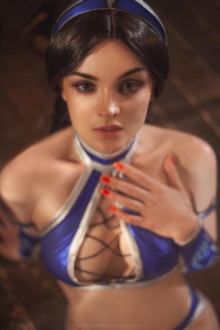 Китана из мортал комбат