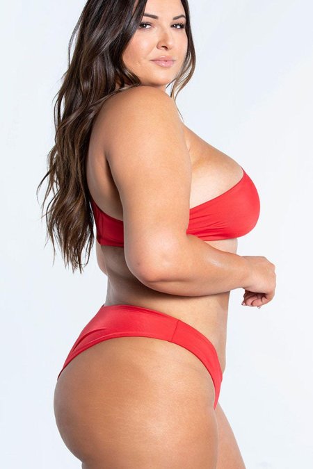 Пышная девушка