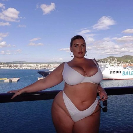 Изабель николс модель плюс сайз