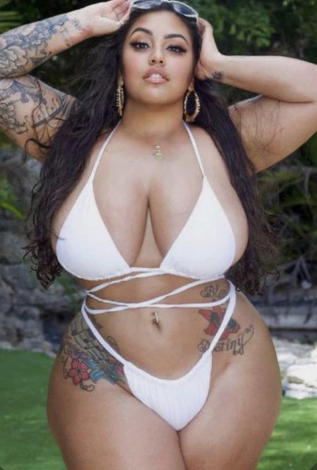 Пышная женщина