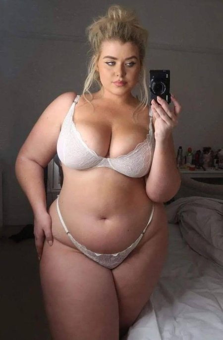 Пышная женщина