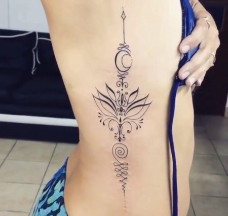 Тату на спине для девушек