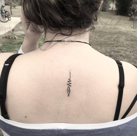 Тату на позвоночнике для девушек