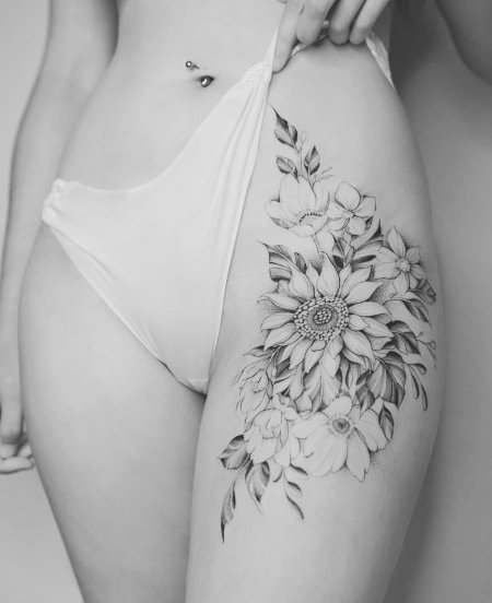 Тату на бедра