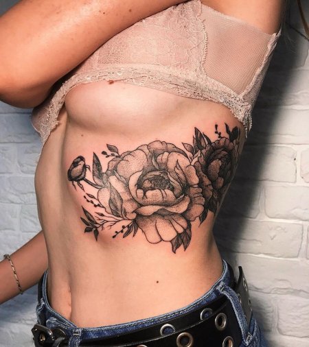 Татуировка на рёбрах для девушек