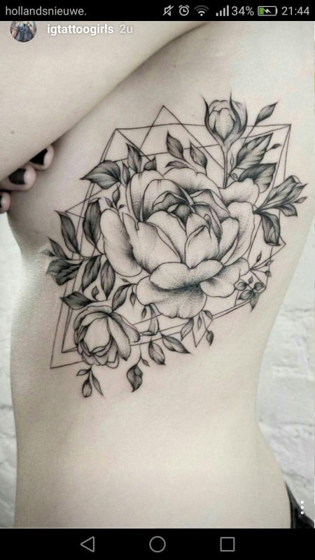 Тату с пионами