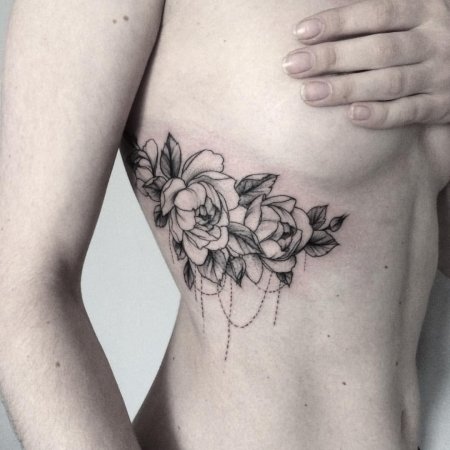 Тату для девушек на ребрах