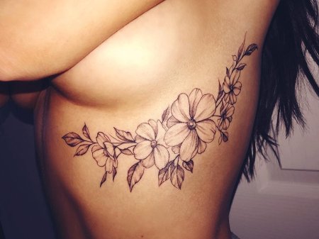 Татуировки для девушек под грудью