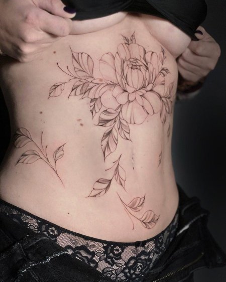 Татуировки женские на животе