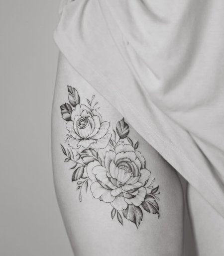 Тату для девушек на бедре