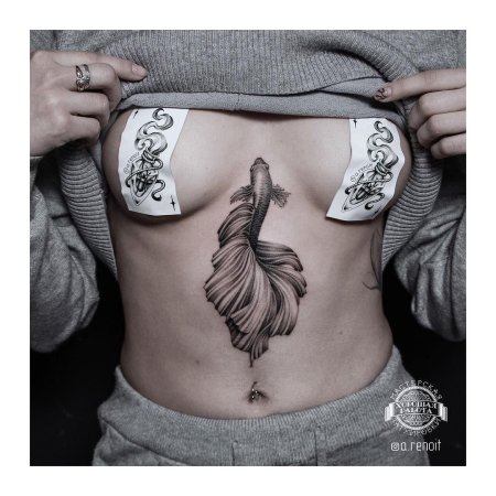 Тату женские под грудью