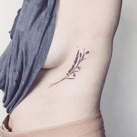 Небольшая тату для девушки