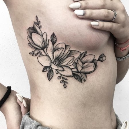 Под грудью тату