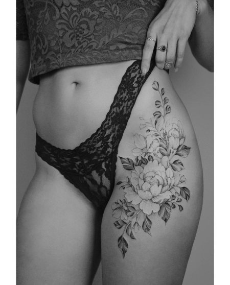 Татуировка на бедре женская