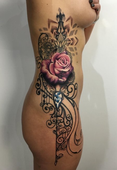 Тату женская