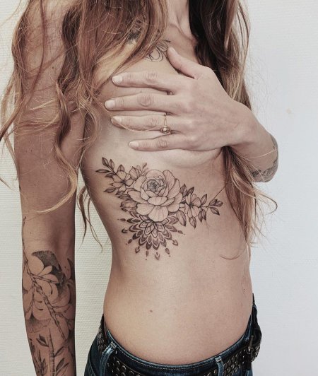 Тату женские на ребрах