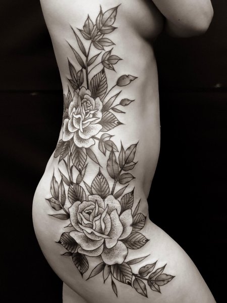 Татуировки для девушек на бедре и боку