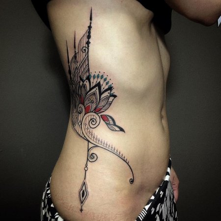 Женская татуировка