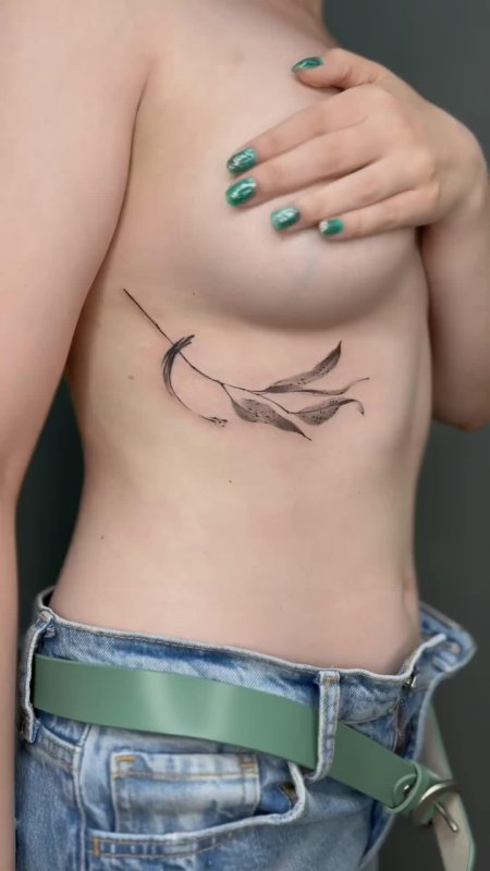 Тату на ребрах для девушек