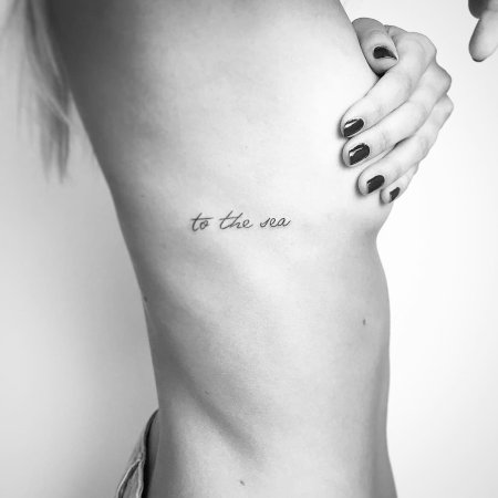 Татуировки для девушек маленькие надписи