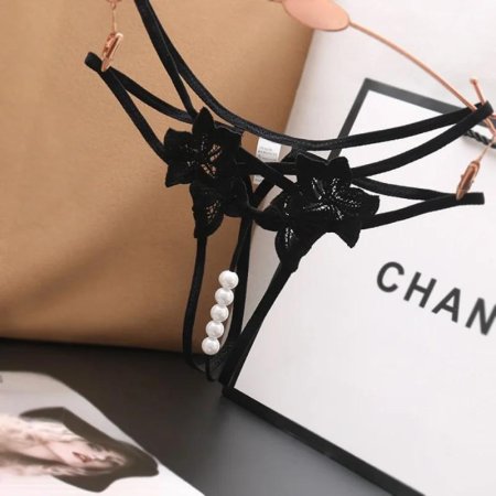 Трусы с жемчугом стринги девушки