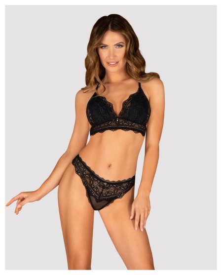 Соблазнительный комплект нижнего белья