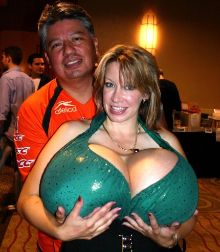 Челси чармс большая грудь